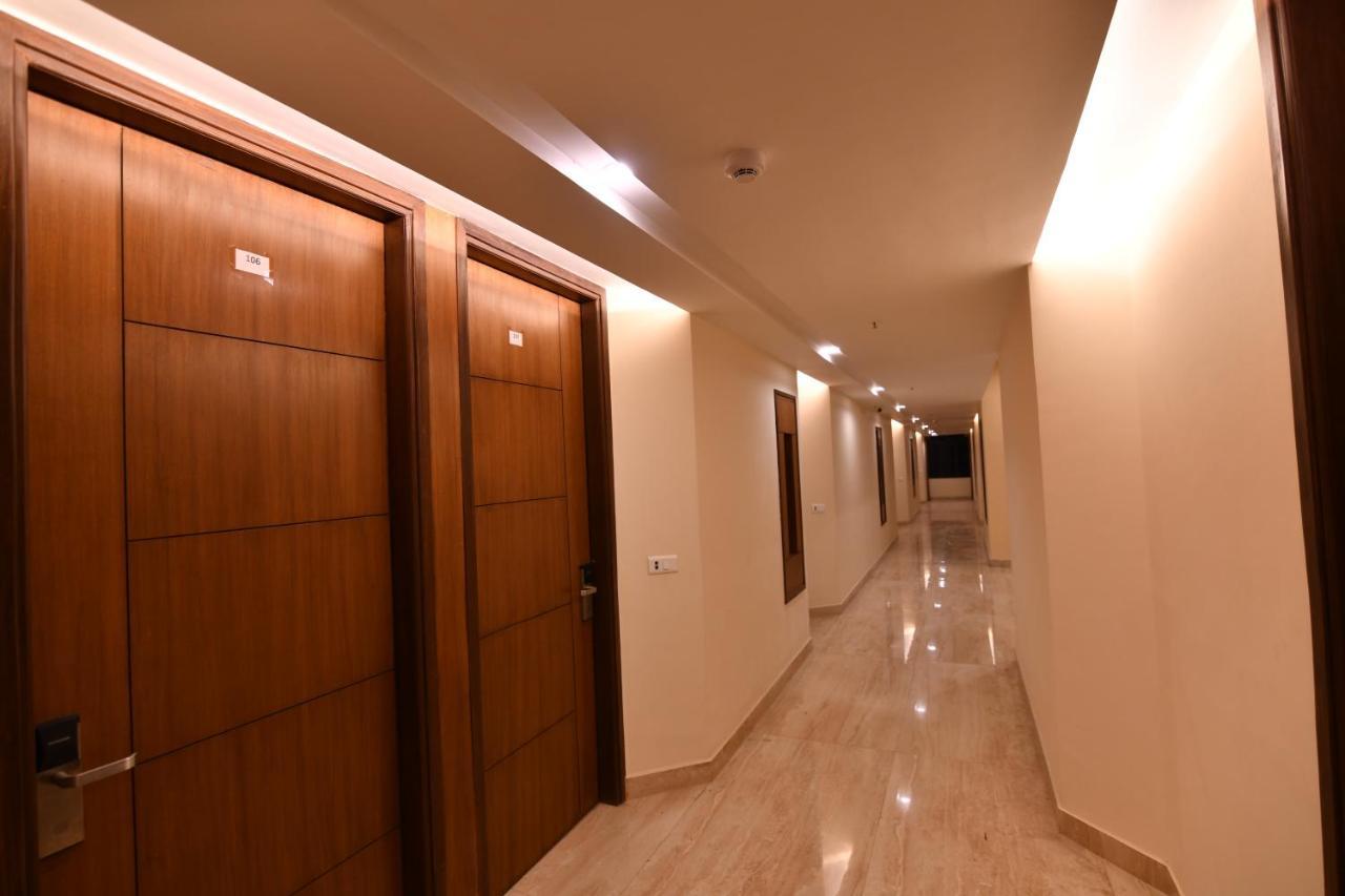 Hotel Krishna Palace Ayodhya Exterior foto