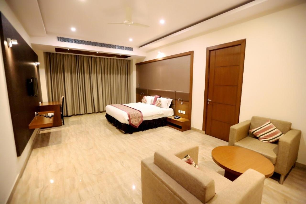 Hotel Krishna Palace Ayodhya Exterior foto