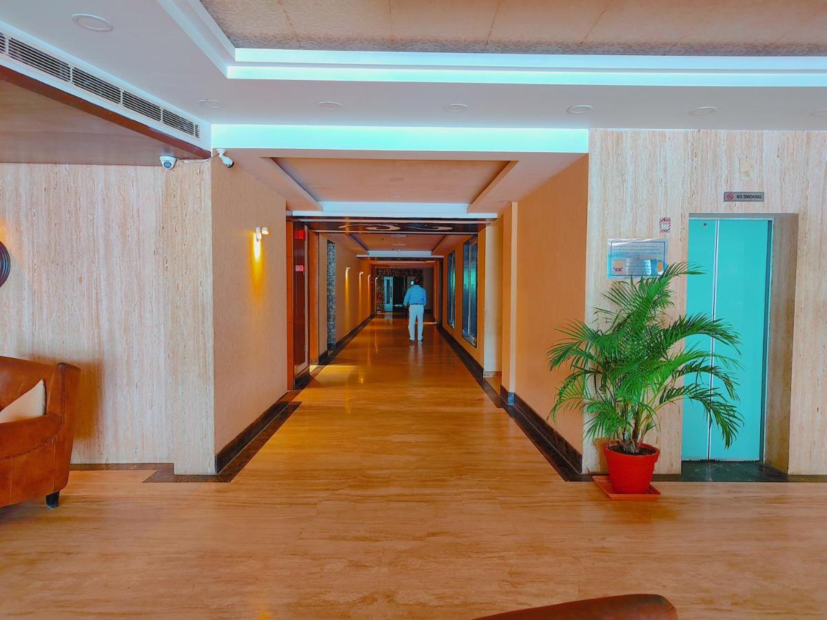 Hotel Krishna Palace Ayodhya Exterior foto