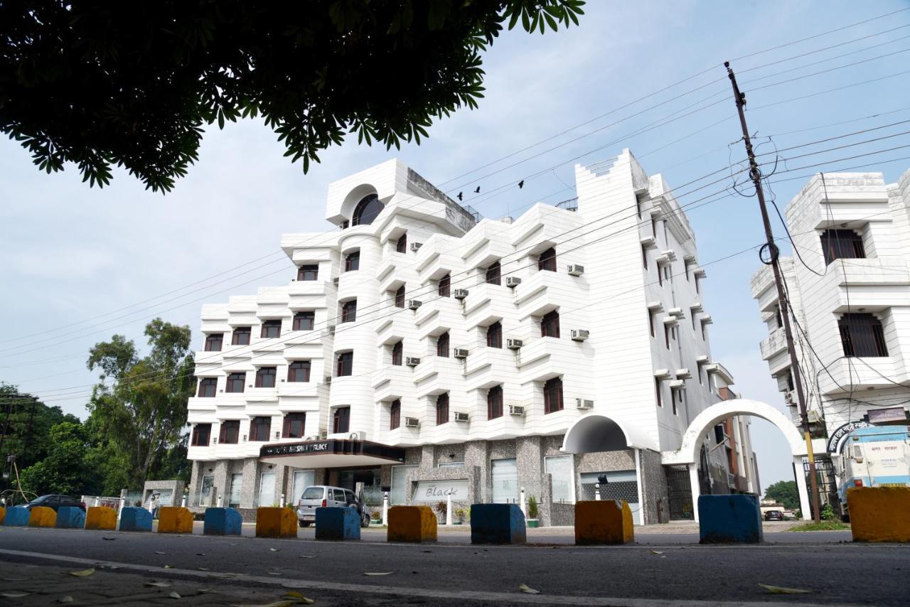 Hotel Krishna Palace Ayodhya Exterior foto
